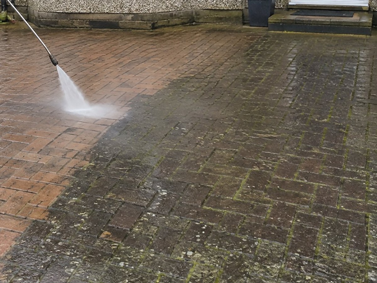 Clean stripe on a driveway during powerwashing